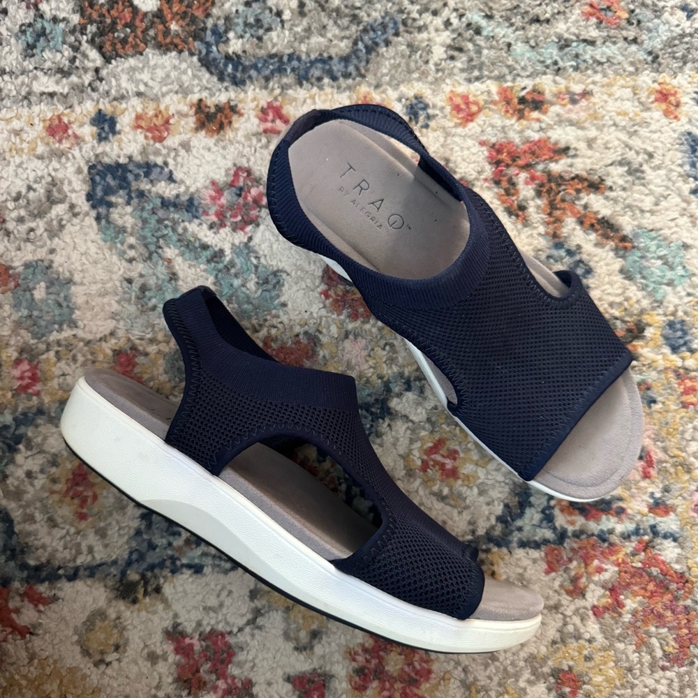 Traq by Alegria navy sandals 37